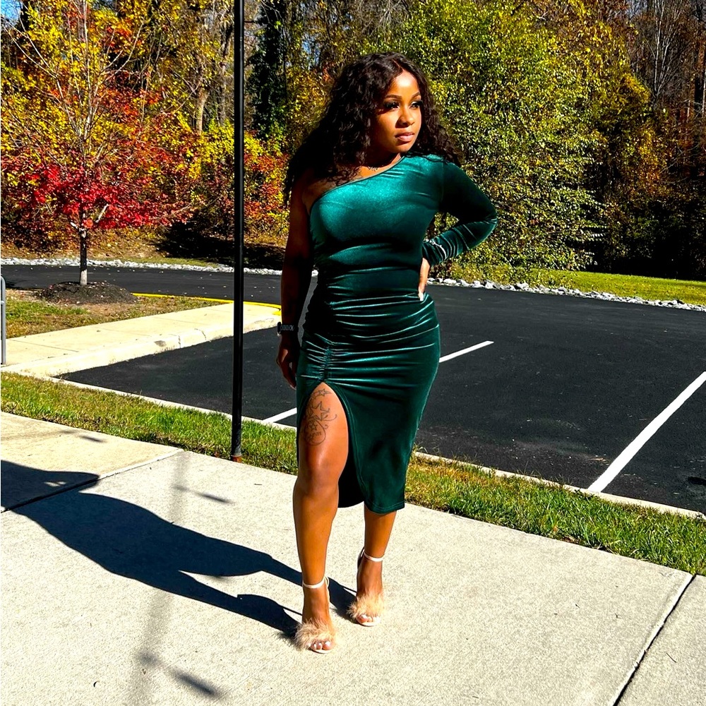 Women's Elegant One Shoulder Long Sleeve Velvet Dress (Green, Small)